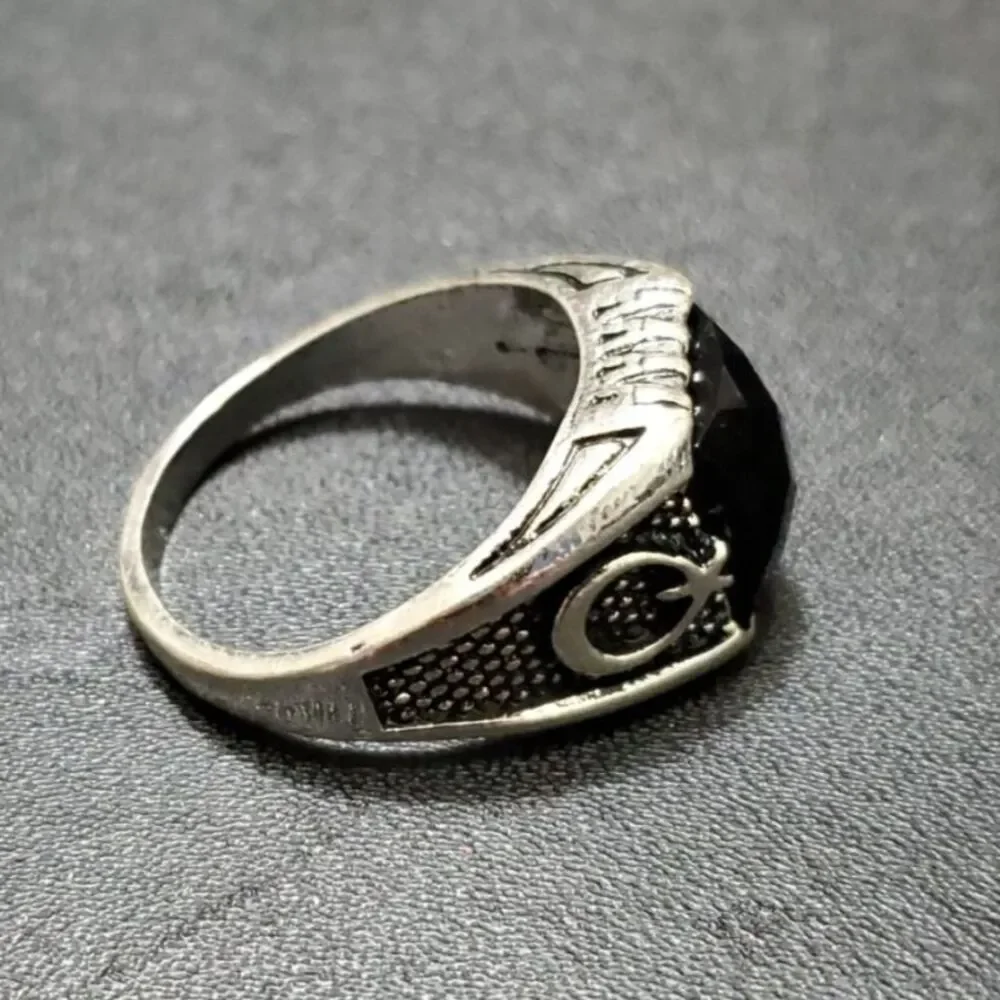 Silver tone and black ring size 12.5 - Picture 7 of 9